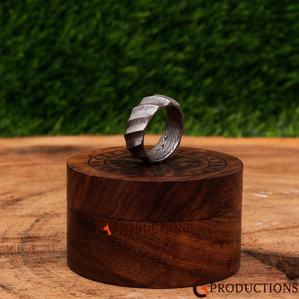 Damascus Ring with spiral design outside the ring